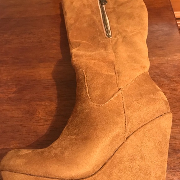 Brown suede boots - Picture 2 of 4
